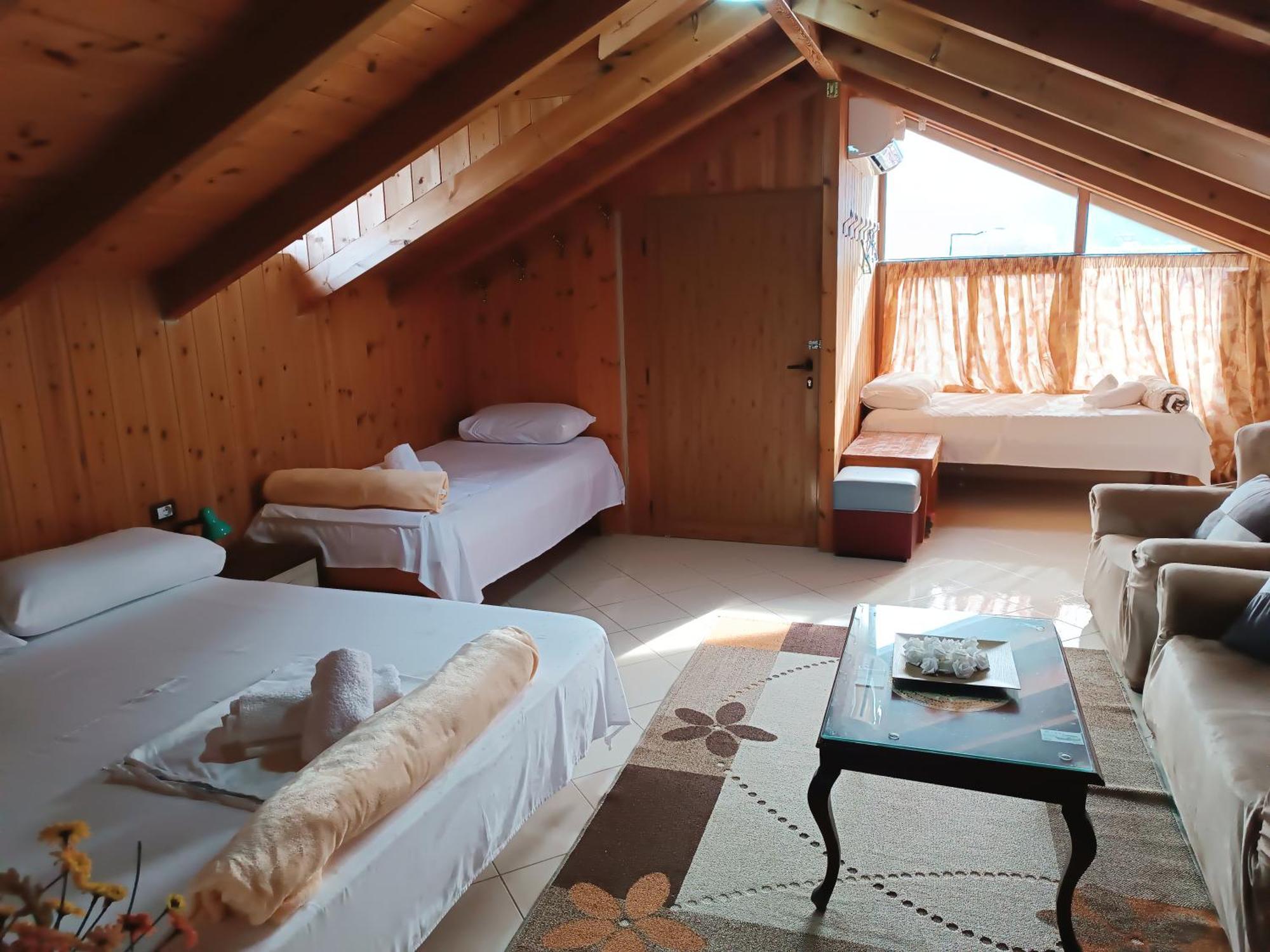 Guesthouse Eva Suite بيرات المظهر الخارجي الصورة